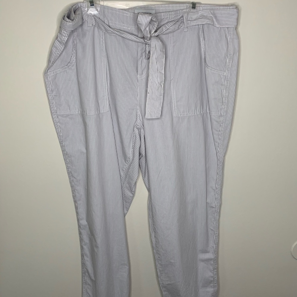 Liz Claiborne Belted Cropped Pants